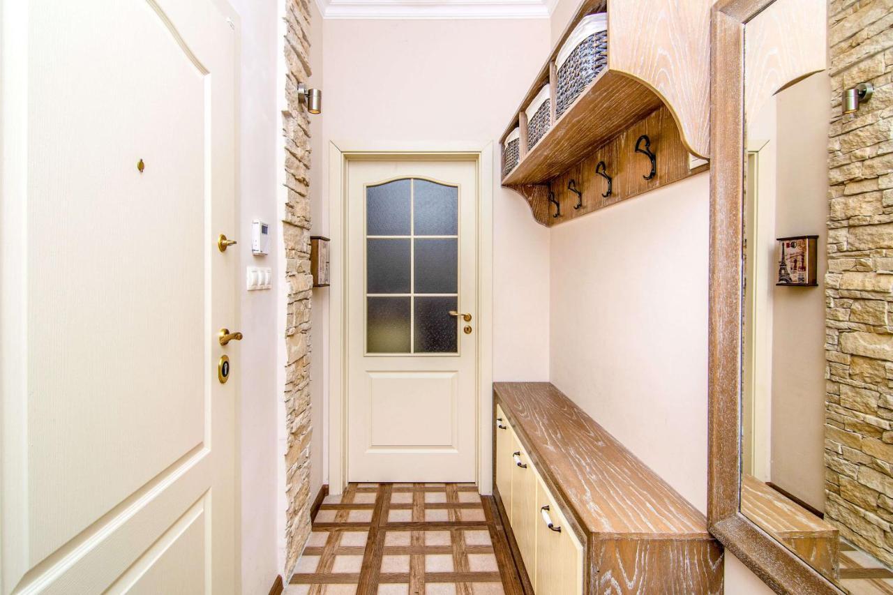 Central Shabby Chic Flat Close To Paid Parking Varna Exterior foto